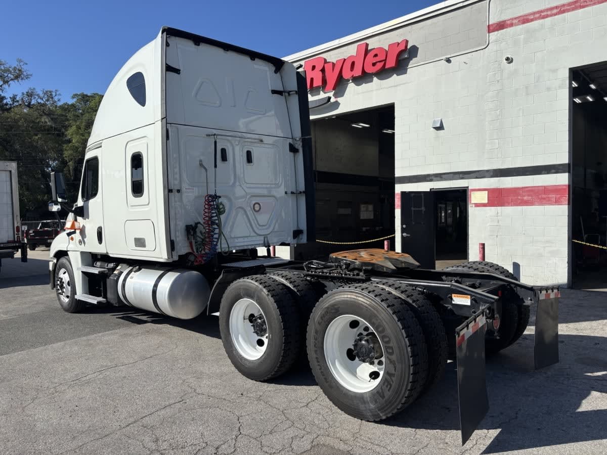 2019 Freightliner Cascadia in Jacksonville, FL — photo 6