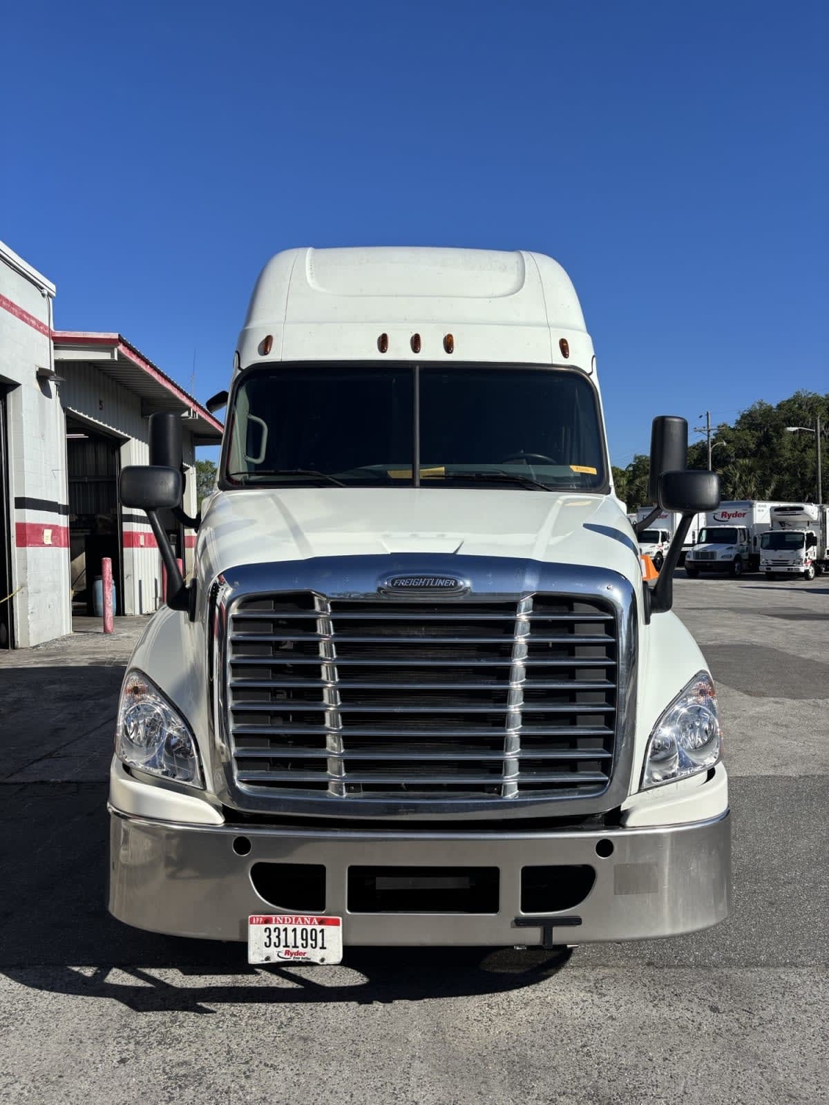 2019 Freightliner Cascadia in Jacksonville, FL — photo 2