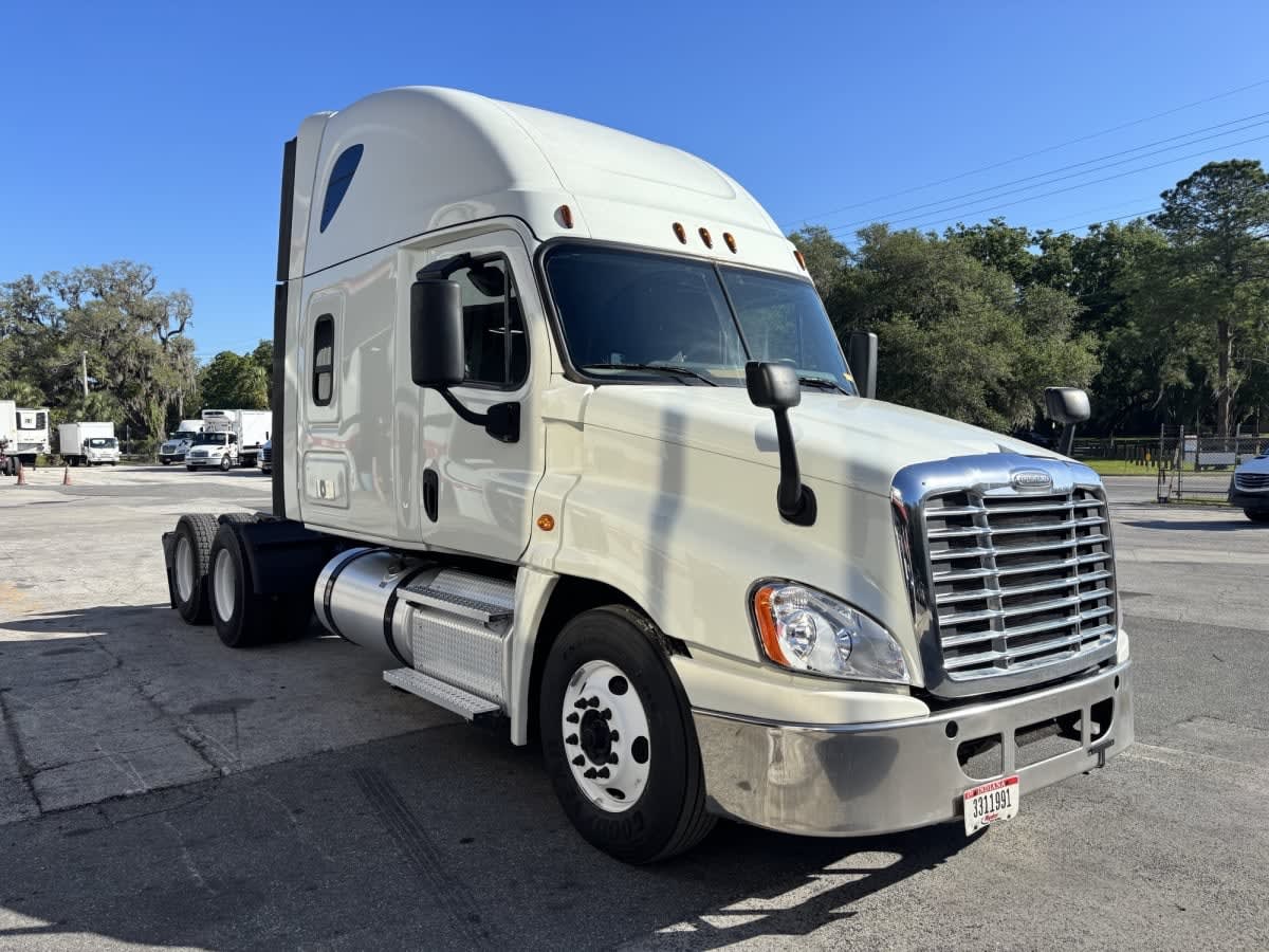 2019 Freightliner Cascadia in Jacksonville, FL — photo 3