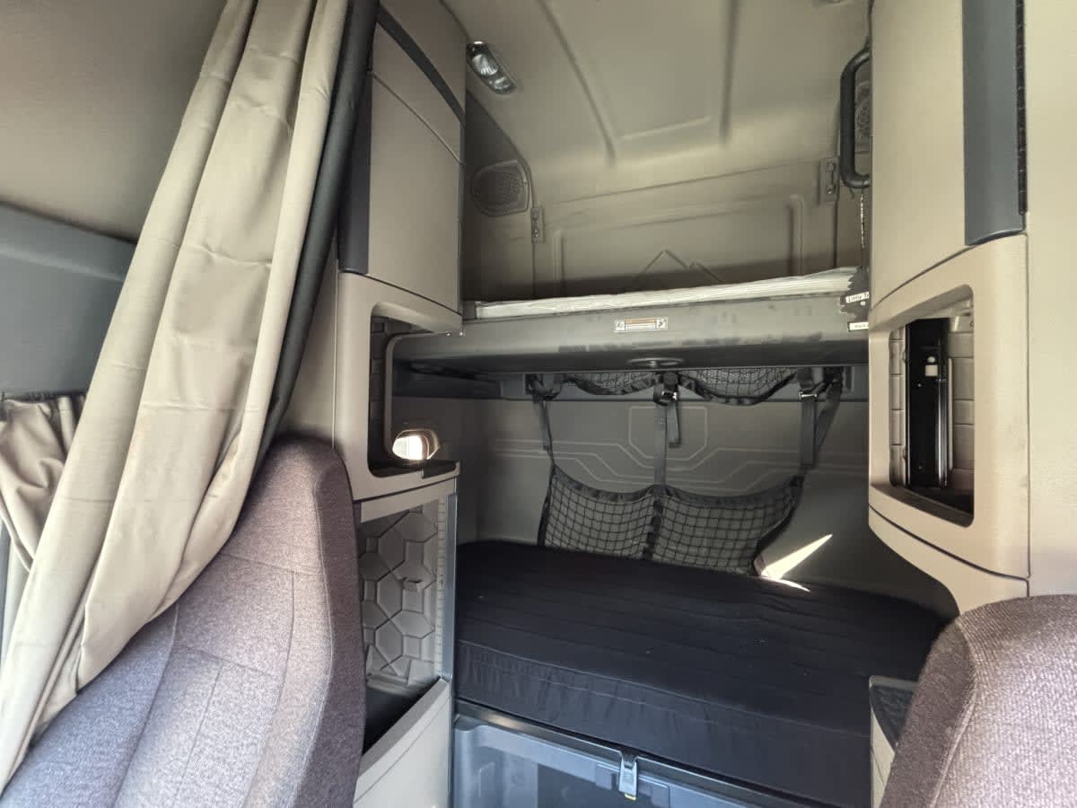 2019 Freightliner Cascadia in Jacksonville, FL — photo 8