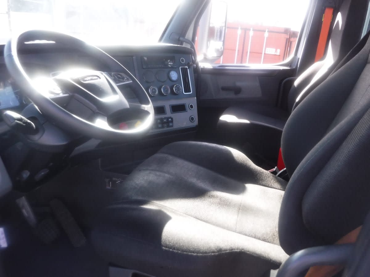 2019 Freightliner Cascadia in Springfield, MA — photo 10