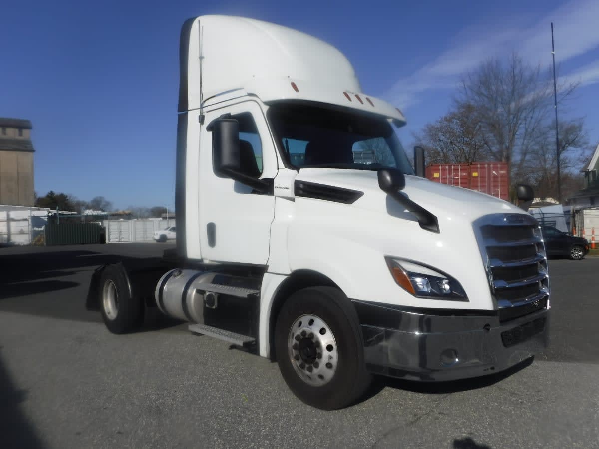 2019 Freightliner Cascadia in Springfield, MA — photo 3