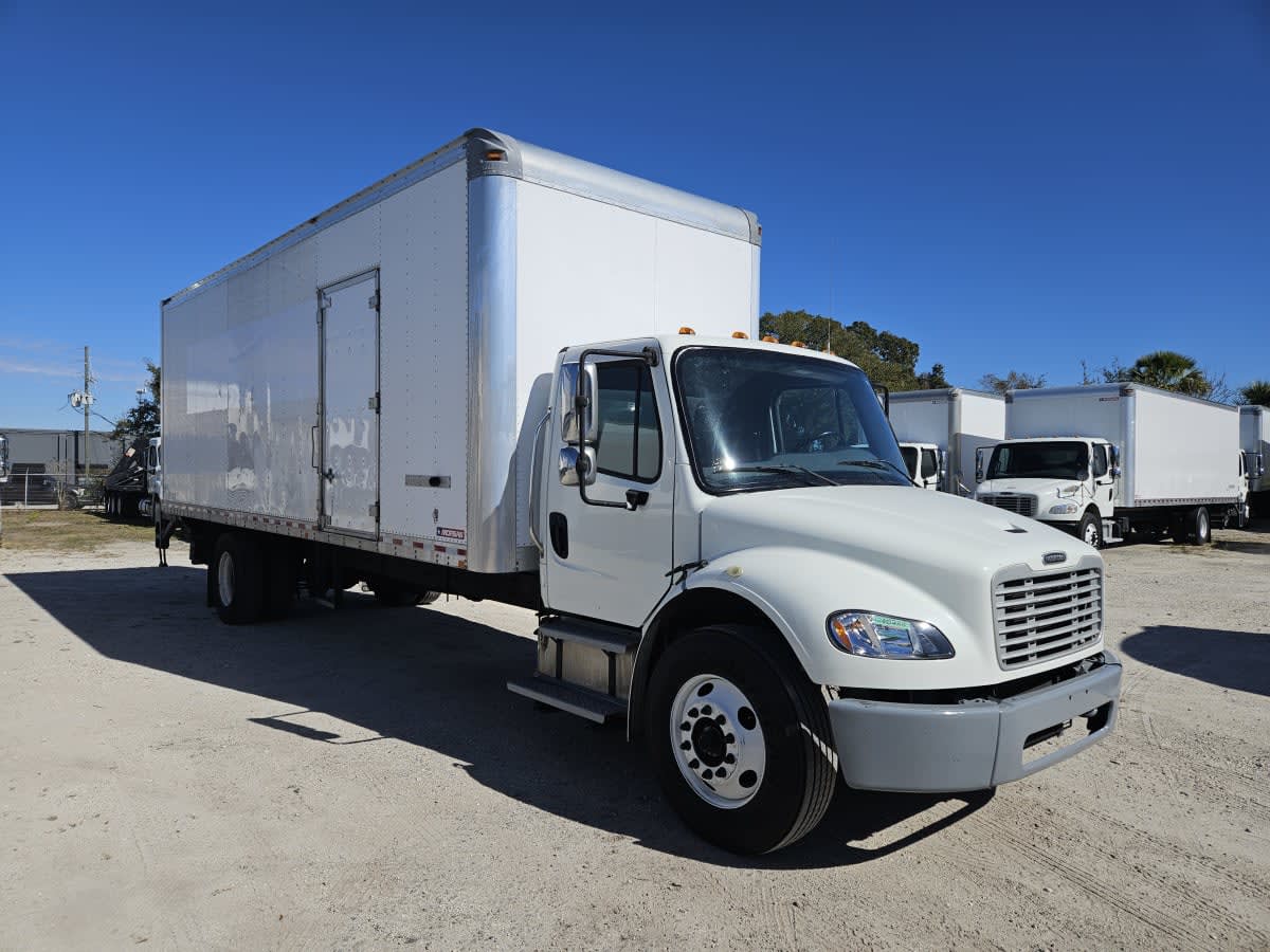 2019 Freightliner M2 106 in Orlando, FL — photo 3