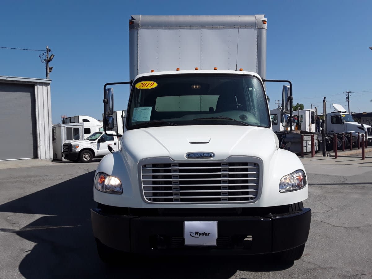 2019 Freightliner M2 106 in Montebello, CA — photo 2