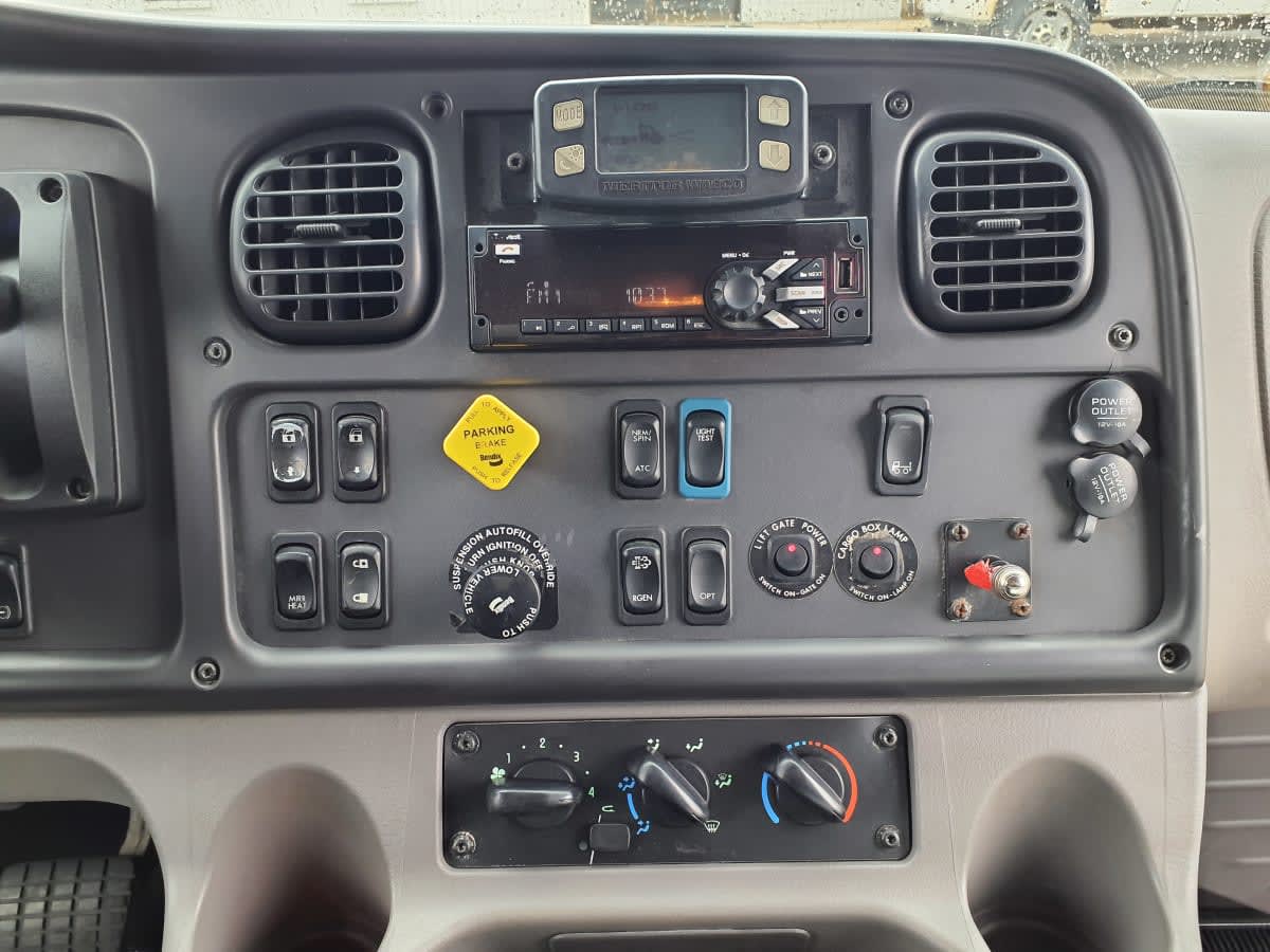 2019 Freightliner M2 106 in Oak Creek, WI — photo 11