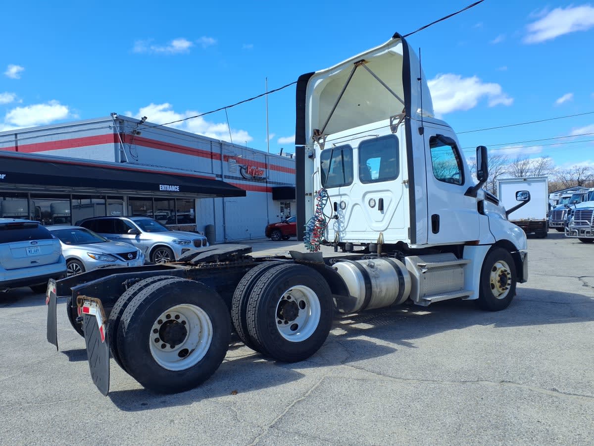 2019 Freightliner Cascadia in Warwick, RI — photo 4
