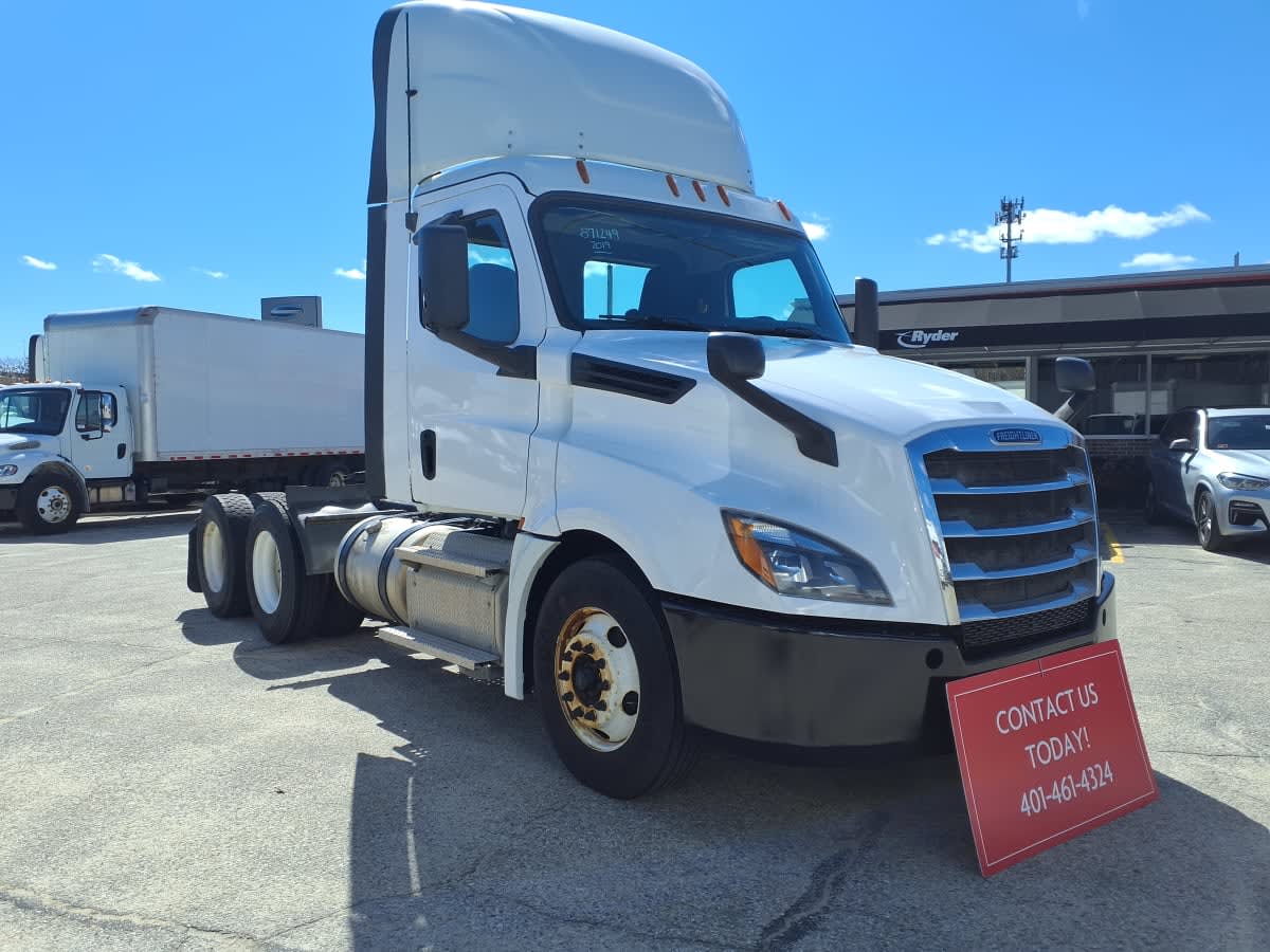 2019 Freightliner Cascadia in Warwick, RI — photo 3