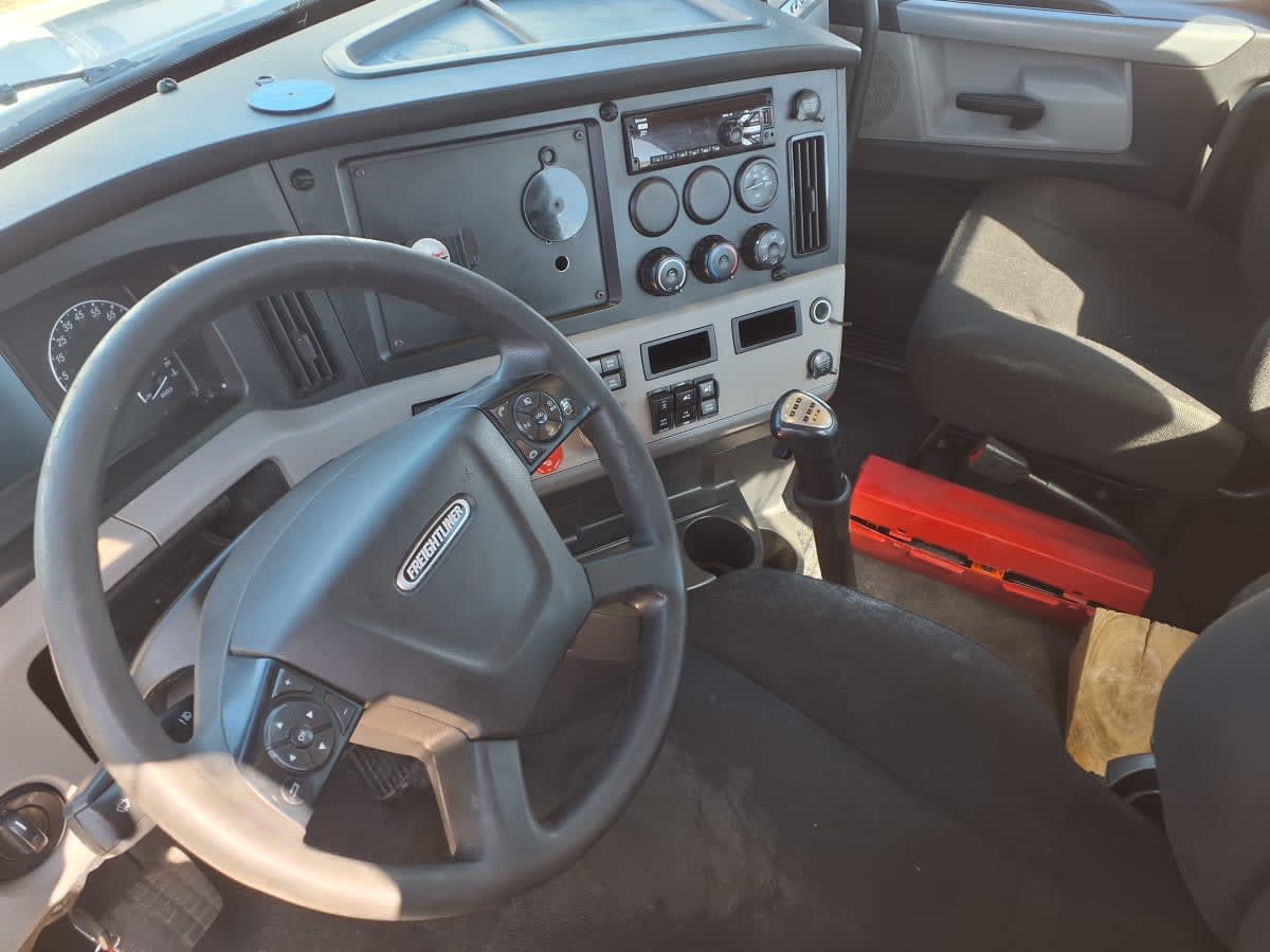 2019 Freightliner Cascadia in Warwick, RI — photo 7