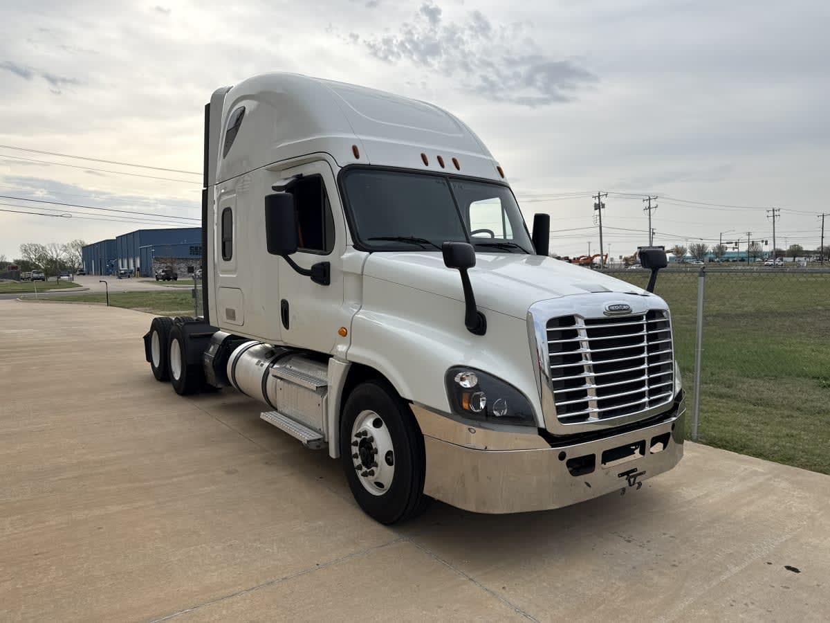 2020 Freightliner Cascadia in Oklahoma City, OK — photo 3