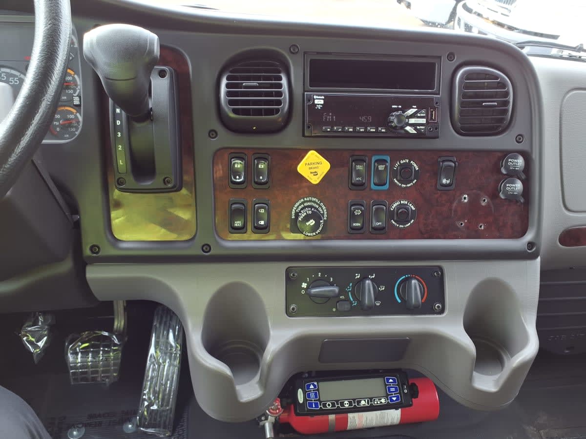 2019 Freightliner M2 106 in Minneapolis, MN — photo 12