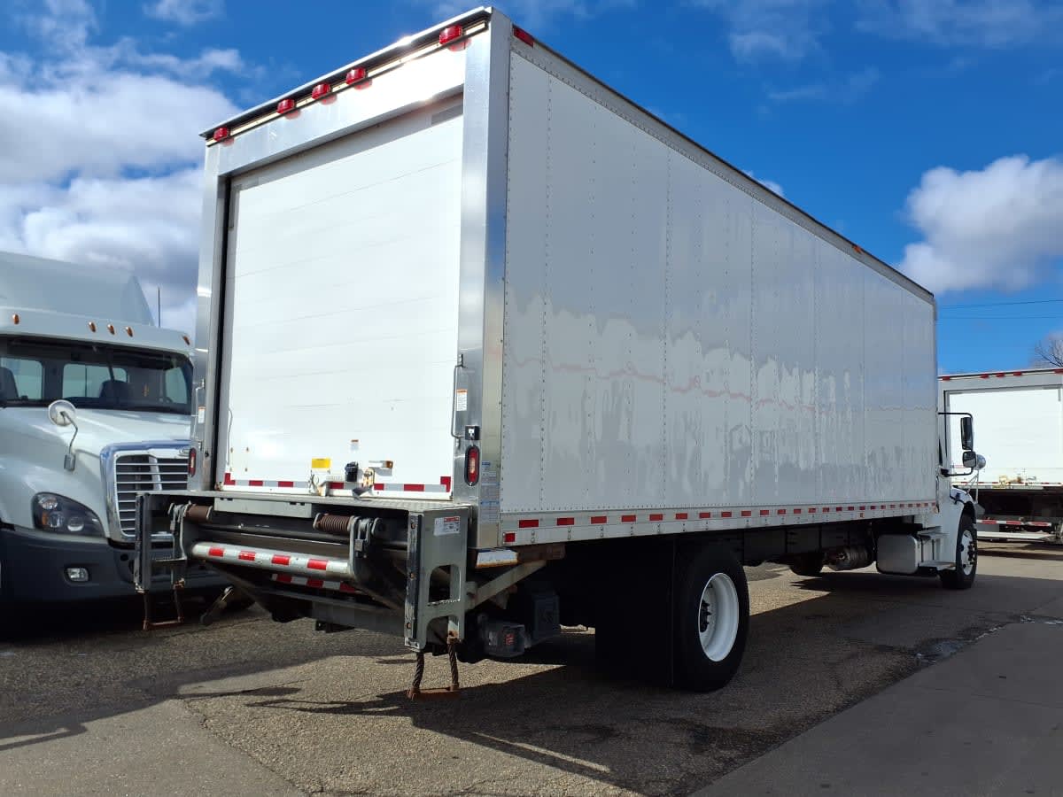 2019 Freightliner M2 106 in Minneapolis, MN — photo 4