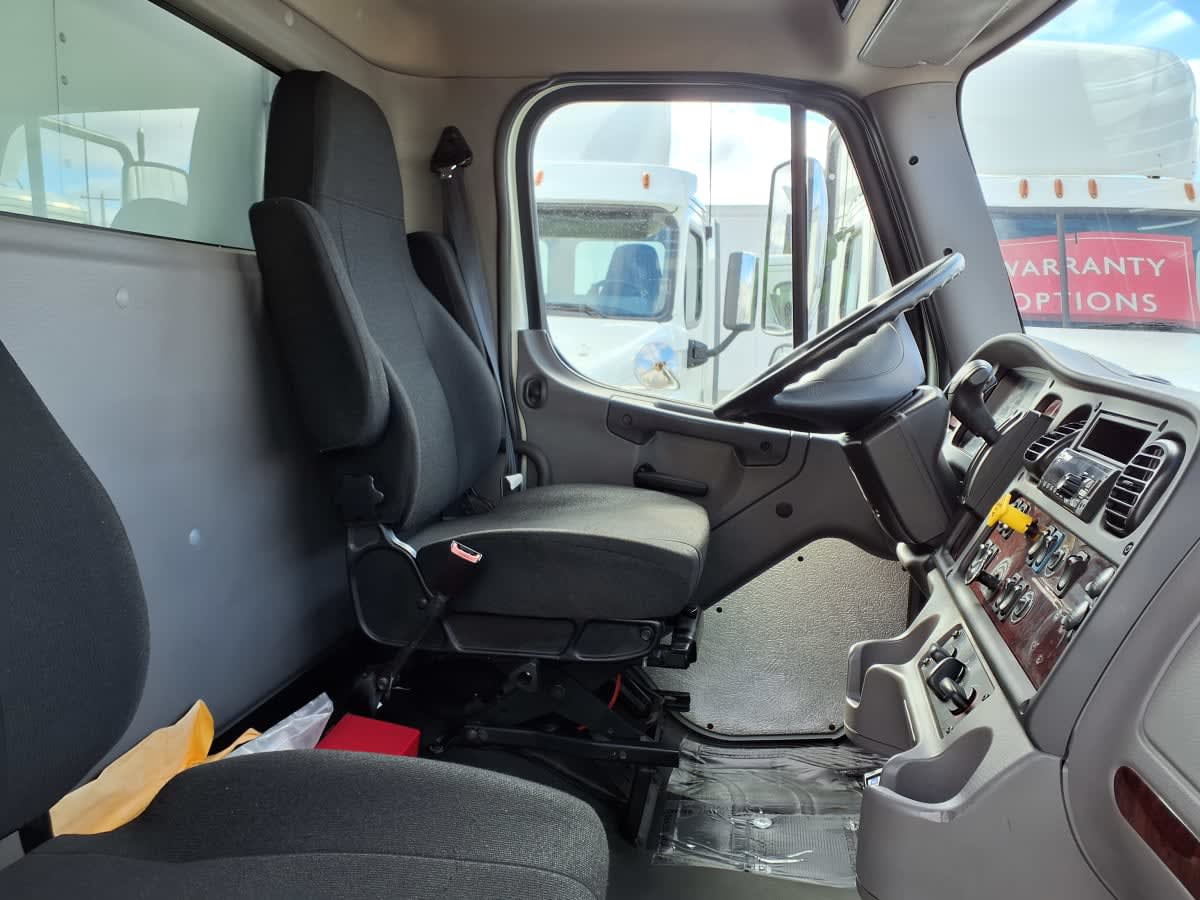 2019 Freightliner M2 106 in Minneapolis, MN — photo 8