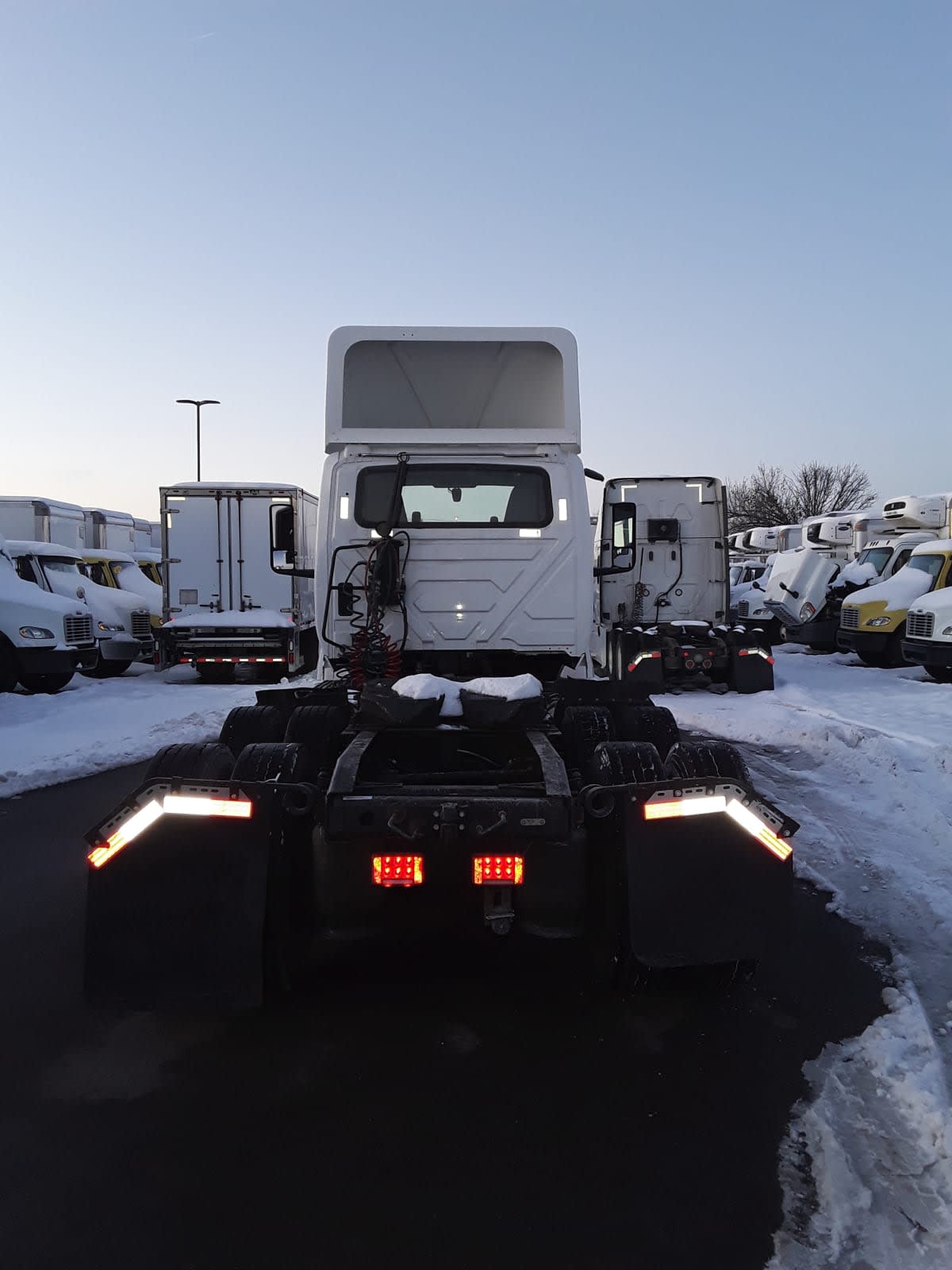 2019 International LT in Bolingbrook, IL — photo 5