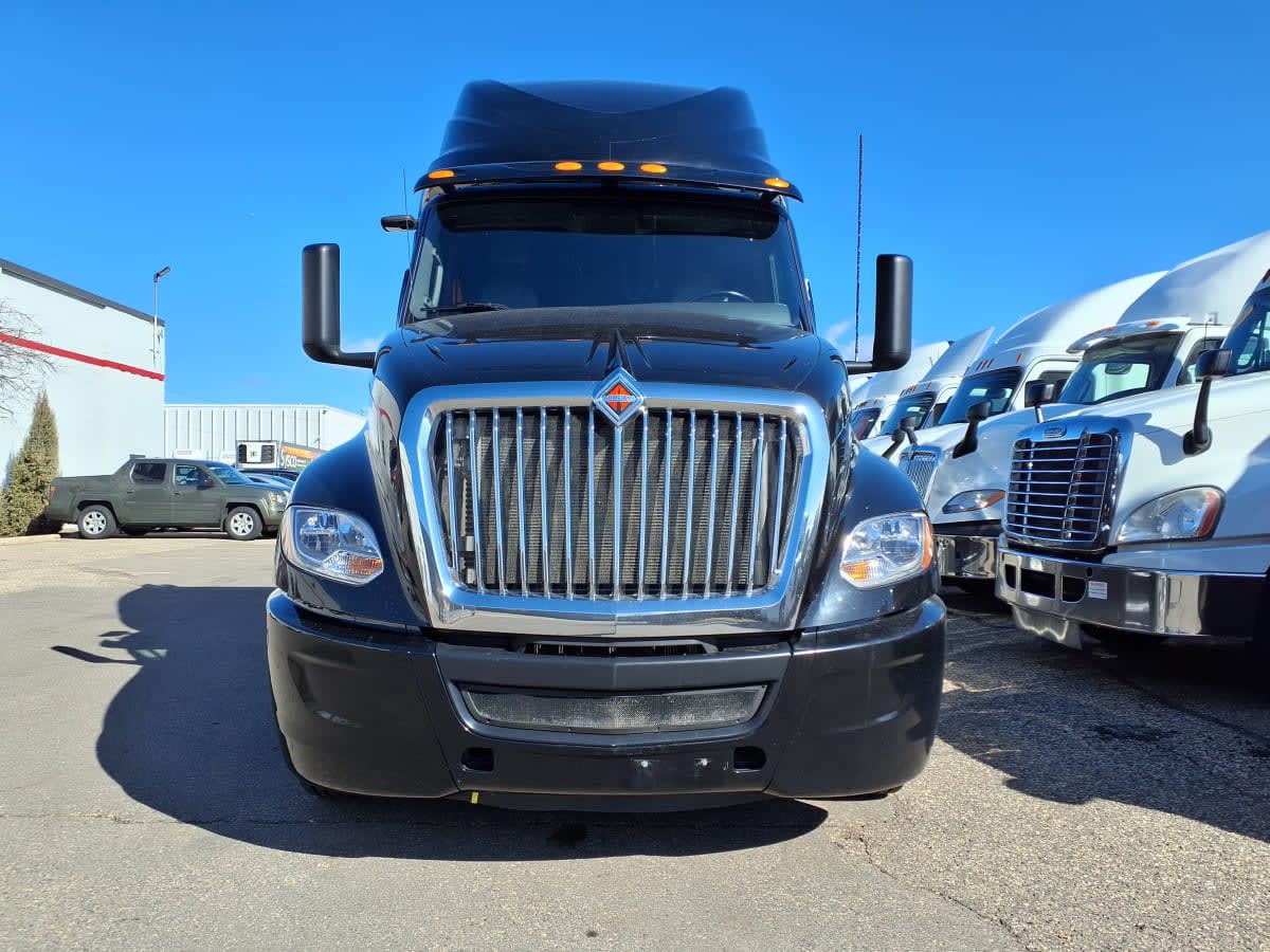 2019 International LT in Minneapolis, MN — photo 2