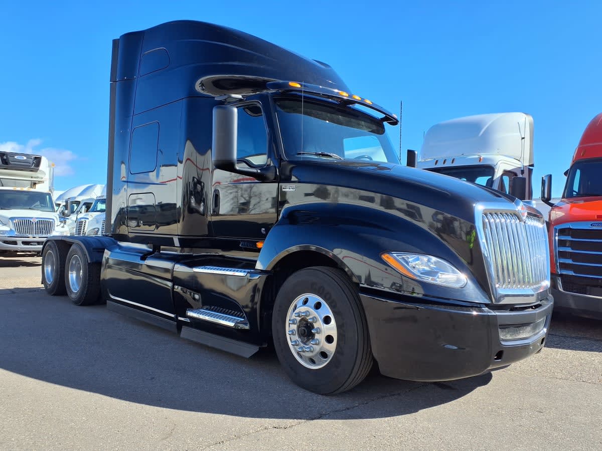 2019 International LT in Minneapolis, MN — photo 3