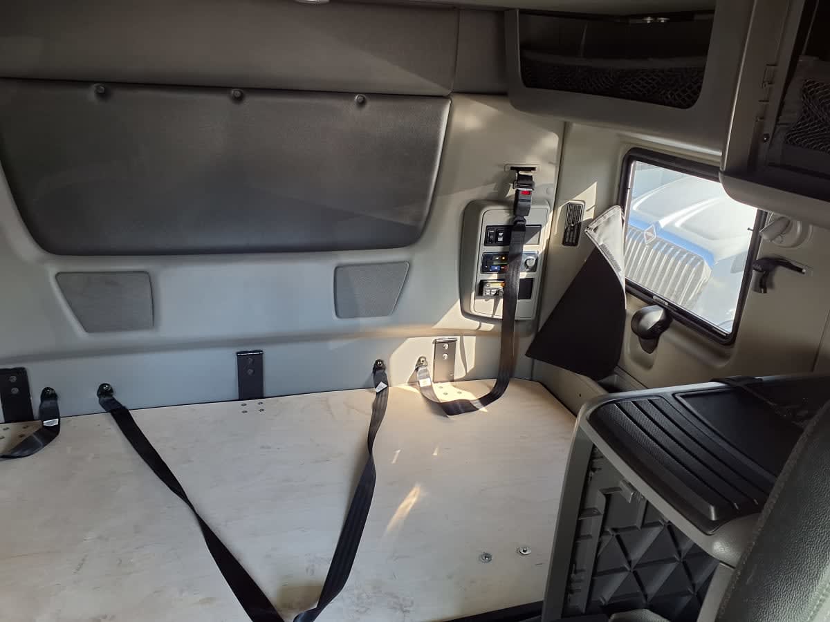2019 International LT in Minneapolis, MN — photo 8