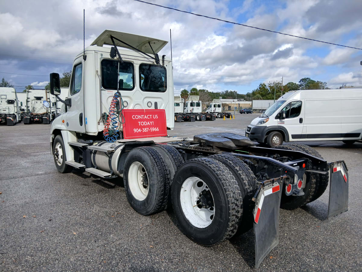 2019 Freightliner Cascadia in Jacksonville, FL — photo 6