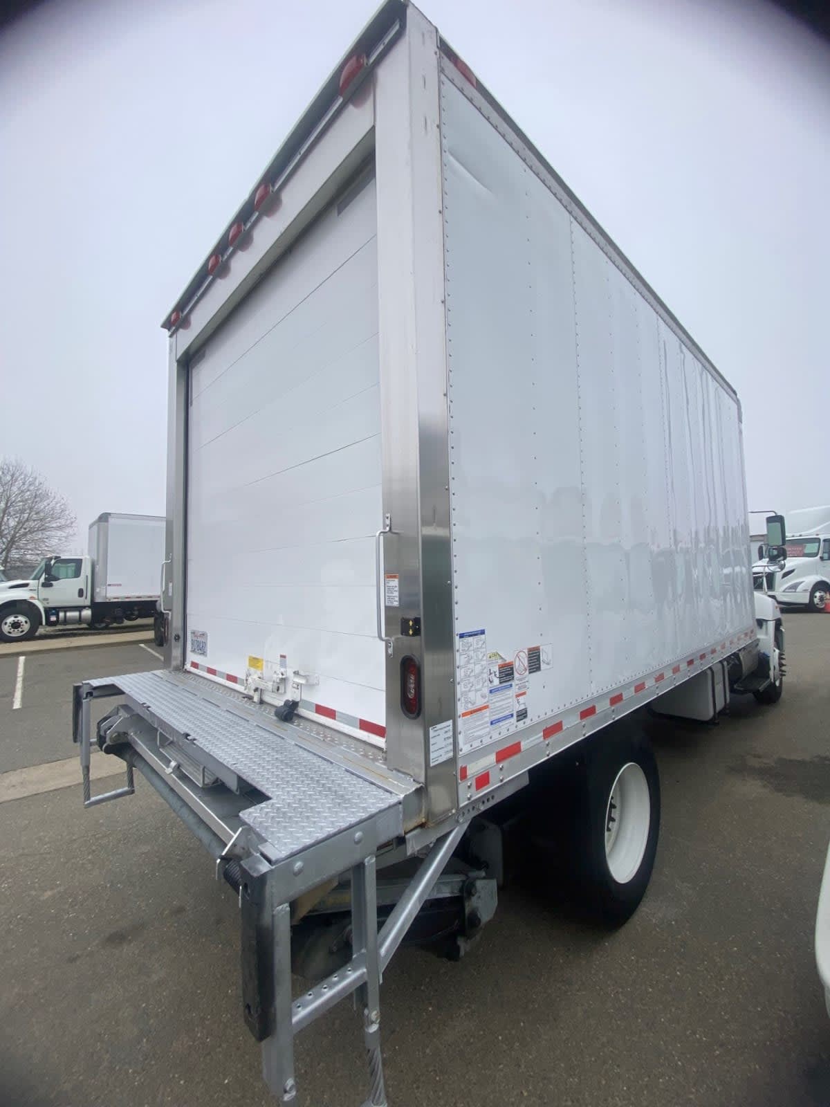 2019 Hino 268 in West Sacramento, CA — photo 4
