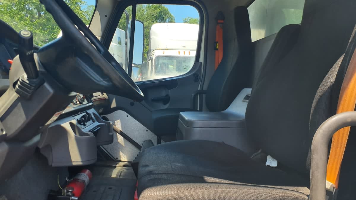 2019 Freightliner M2 106 in Springfield, MA — photo 13