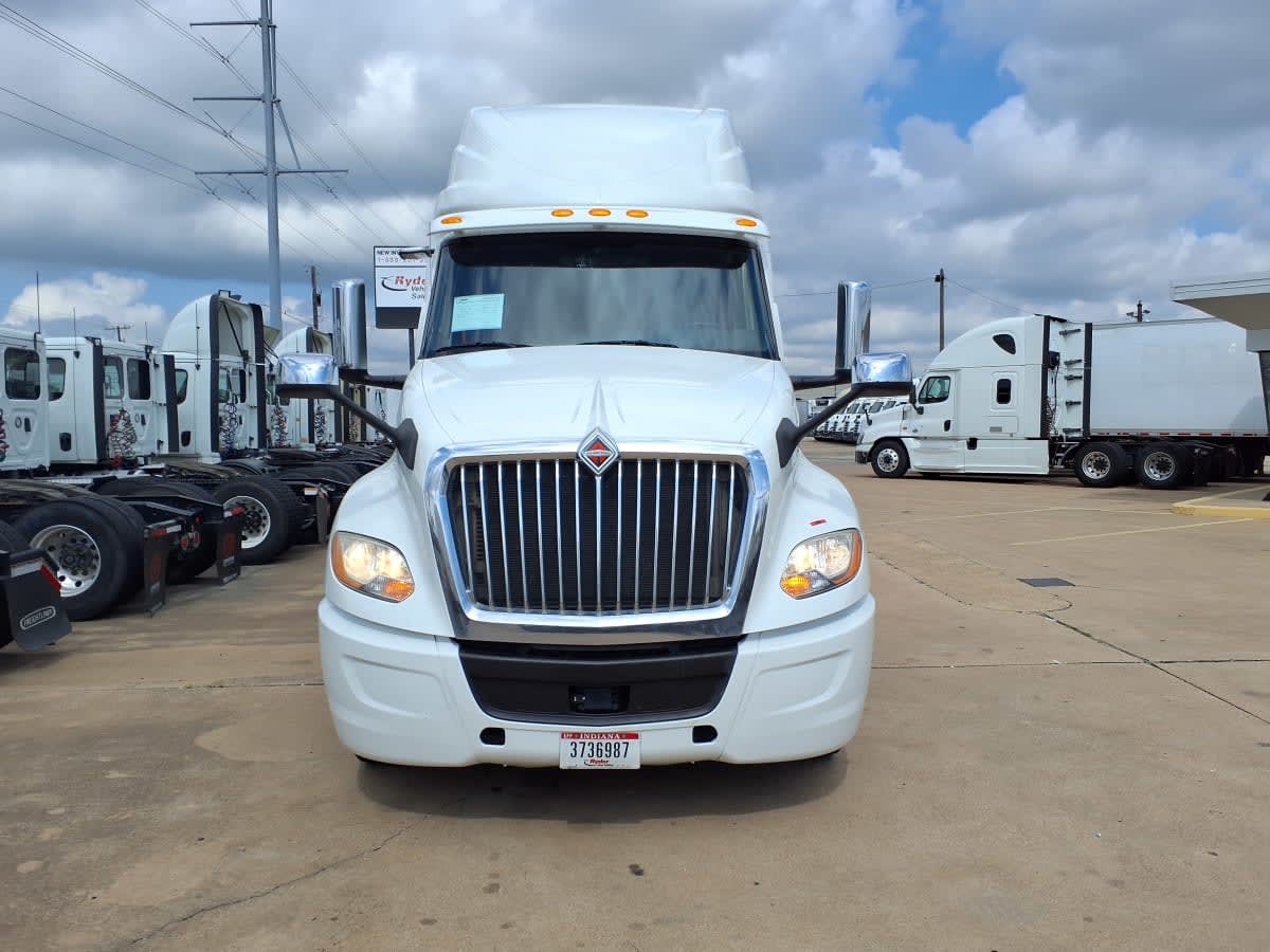 2019 International LT in Dallas, TX — photo 2