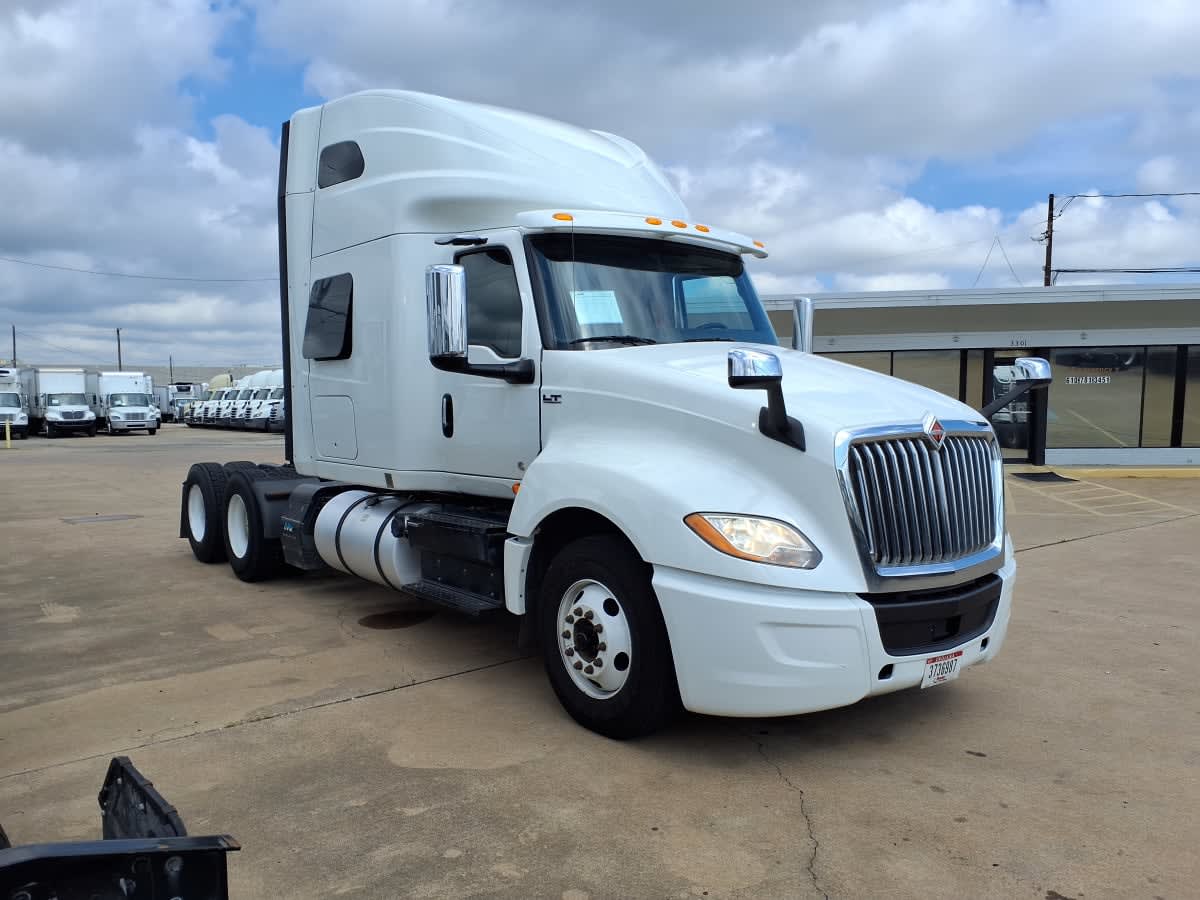 2019 International LT in Dallas, TX — photo 3