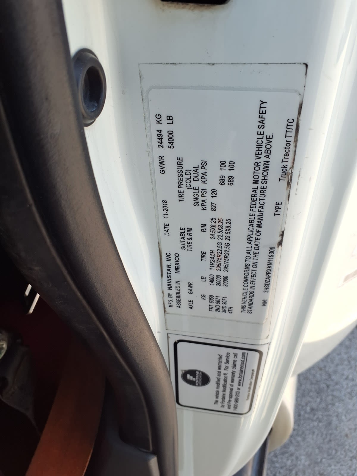2019 International LT in Cleveland, OH — photo 11