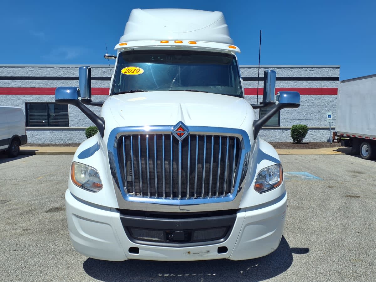 2019 International LT in Cleveland, OH — photo 2
