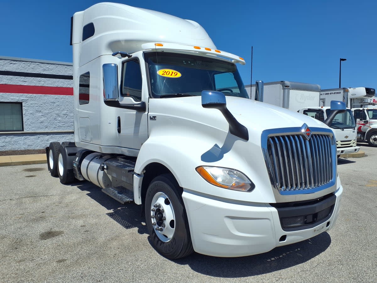2019 International LT in Cleveland, OH — photo 3