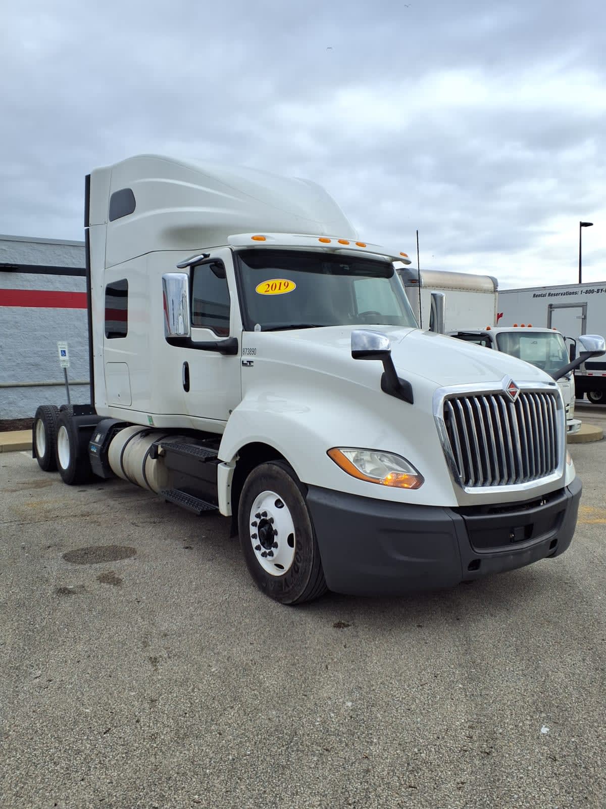 2019 International LT in Cleveland, OH — photo 3
