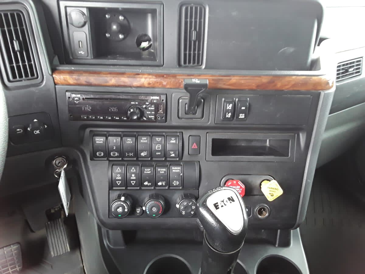 2019 International LT in Hilliard, OH — photo 12