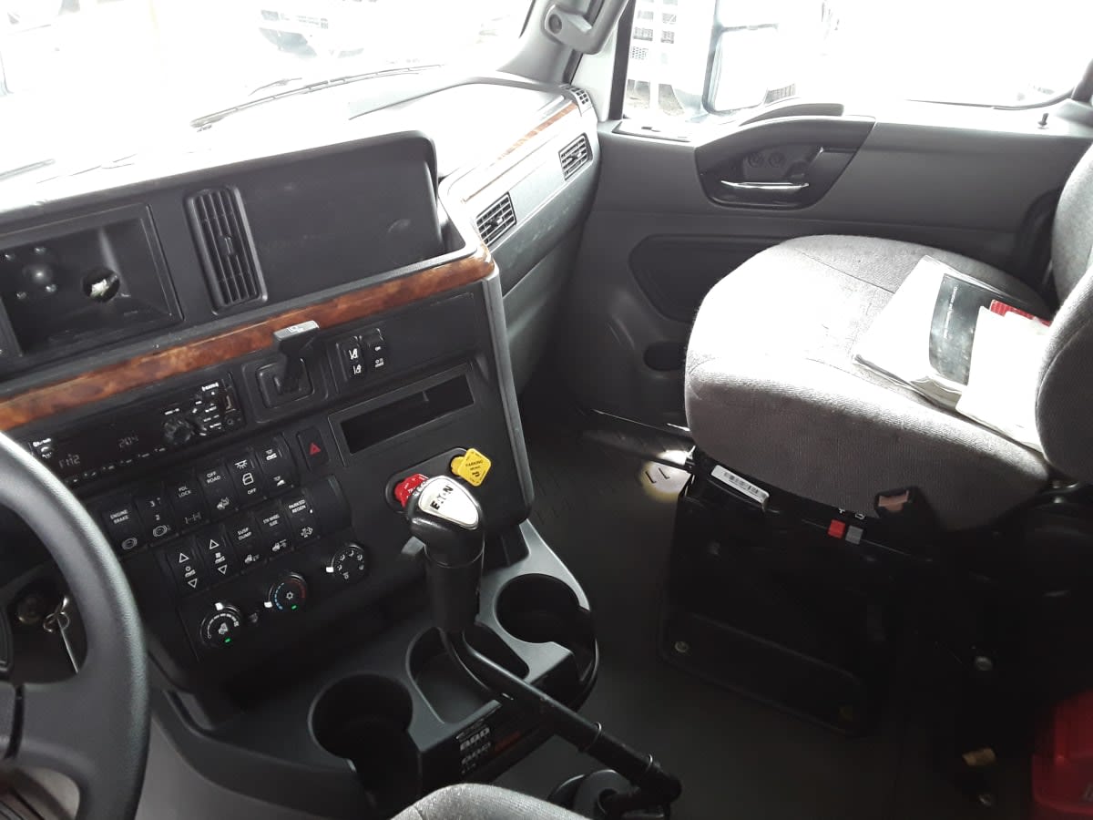 2019 International LT in Hilliard, OH — photo 7