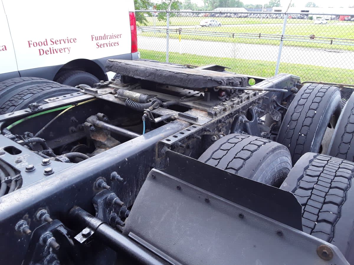 2019 International LT in Hilliard, OH — photo 16