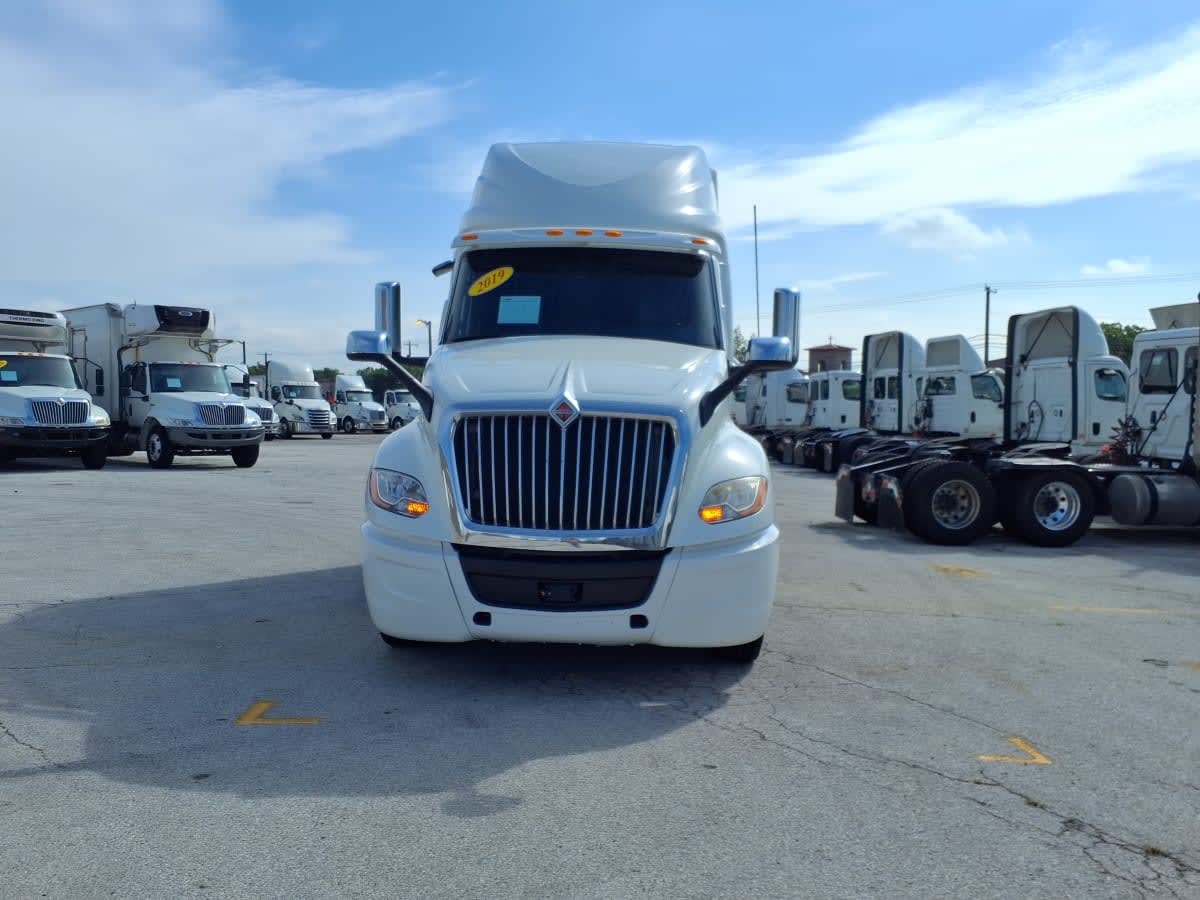2019 International LT in Fort Worth, TX — photo 2