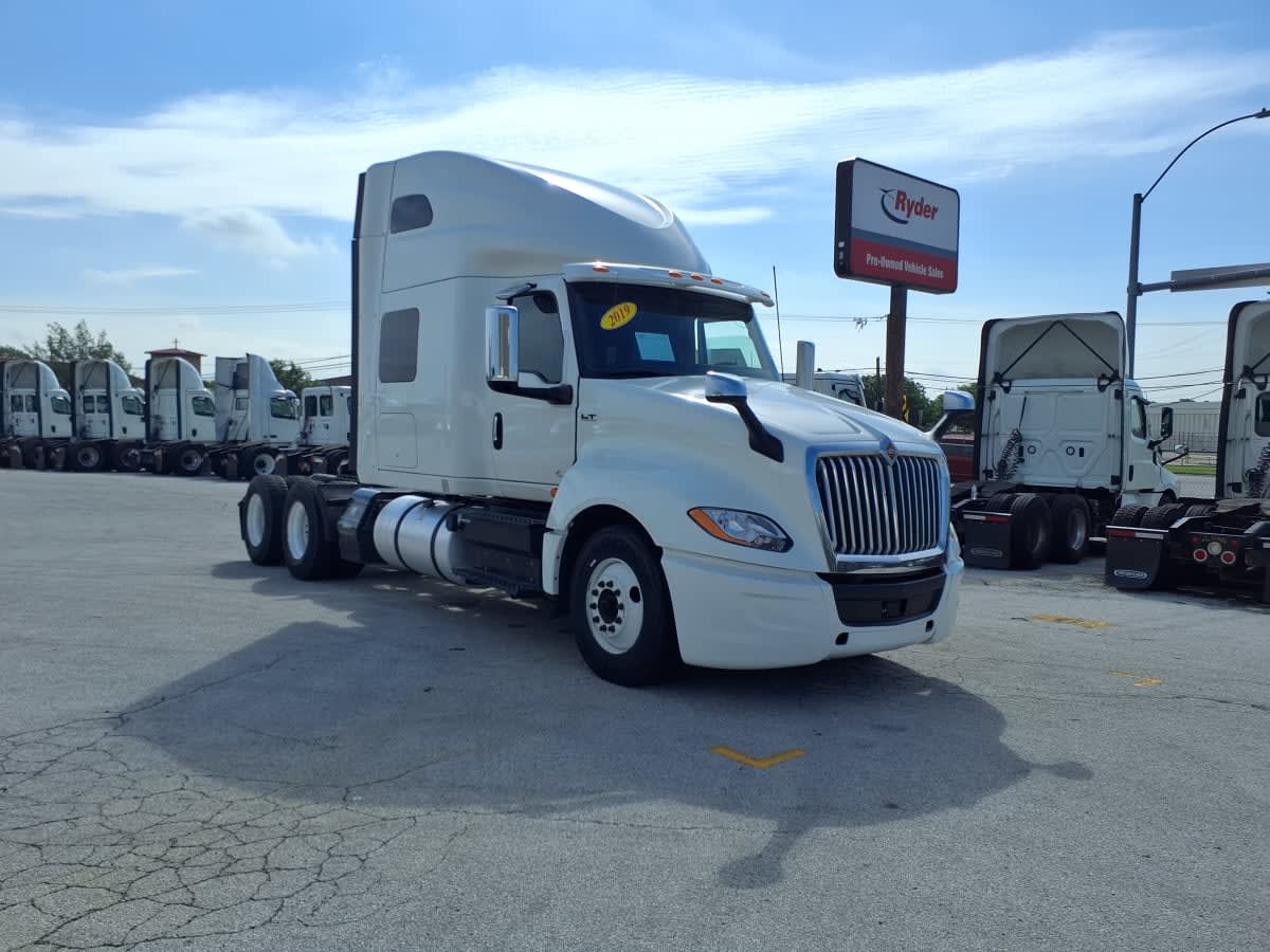 2019 International LT in Fort Worth, TX — photo 3