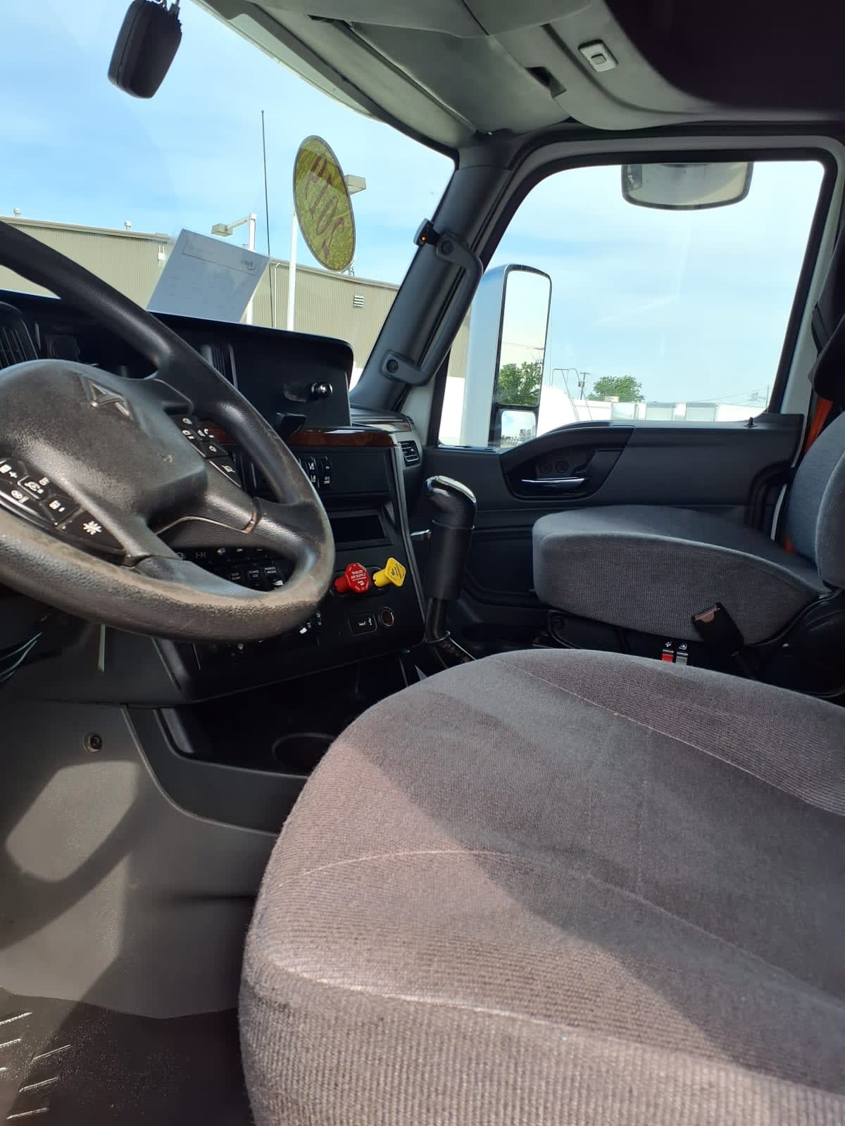 2019 International LT in Fort Worth, TX — photo 7