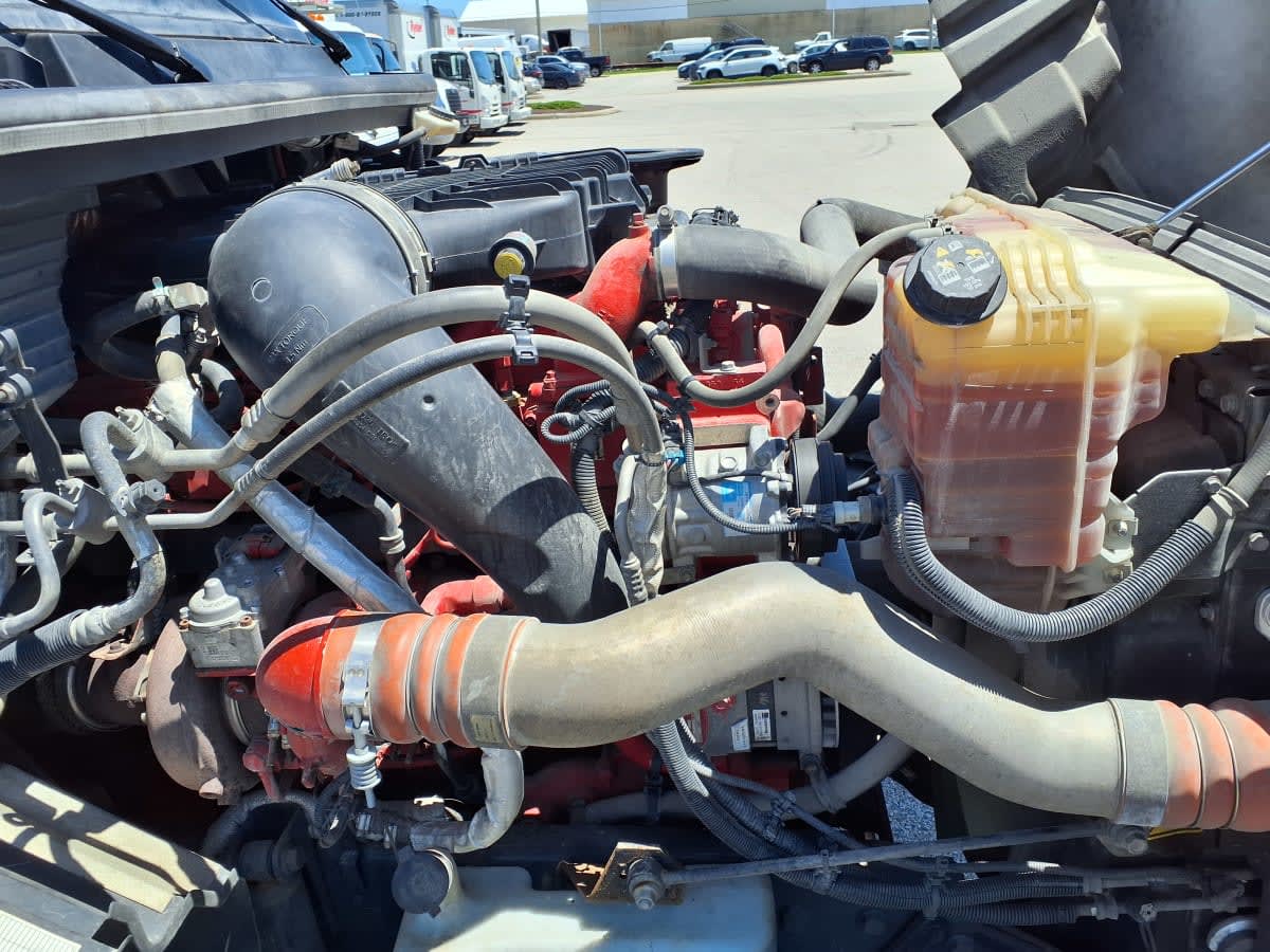 2019 International LT in Cleveland, OH — photo 11