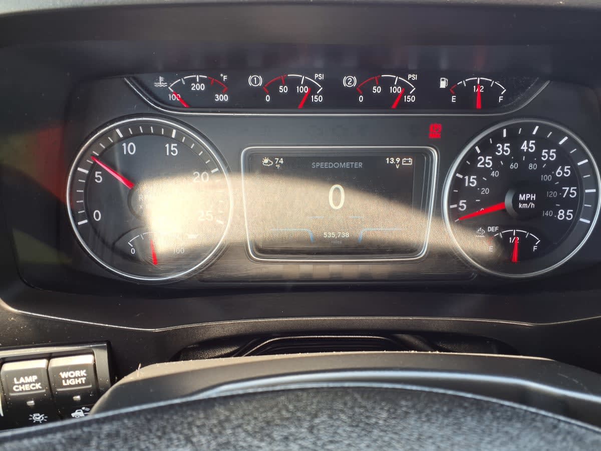 2019 International LT in Cleveland, OH — photo 12