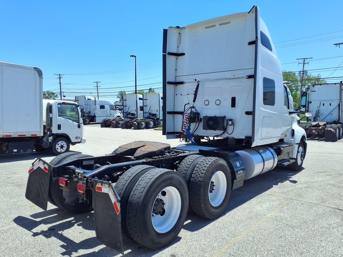 2019 International LT in Cleveland, OH — photo 4