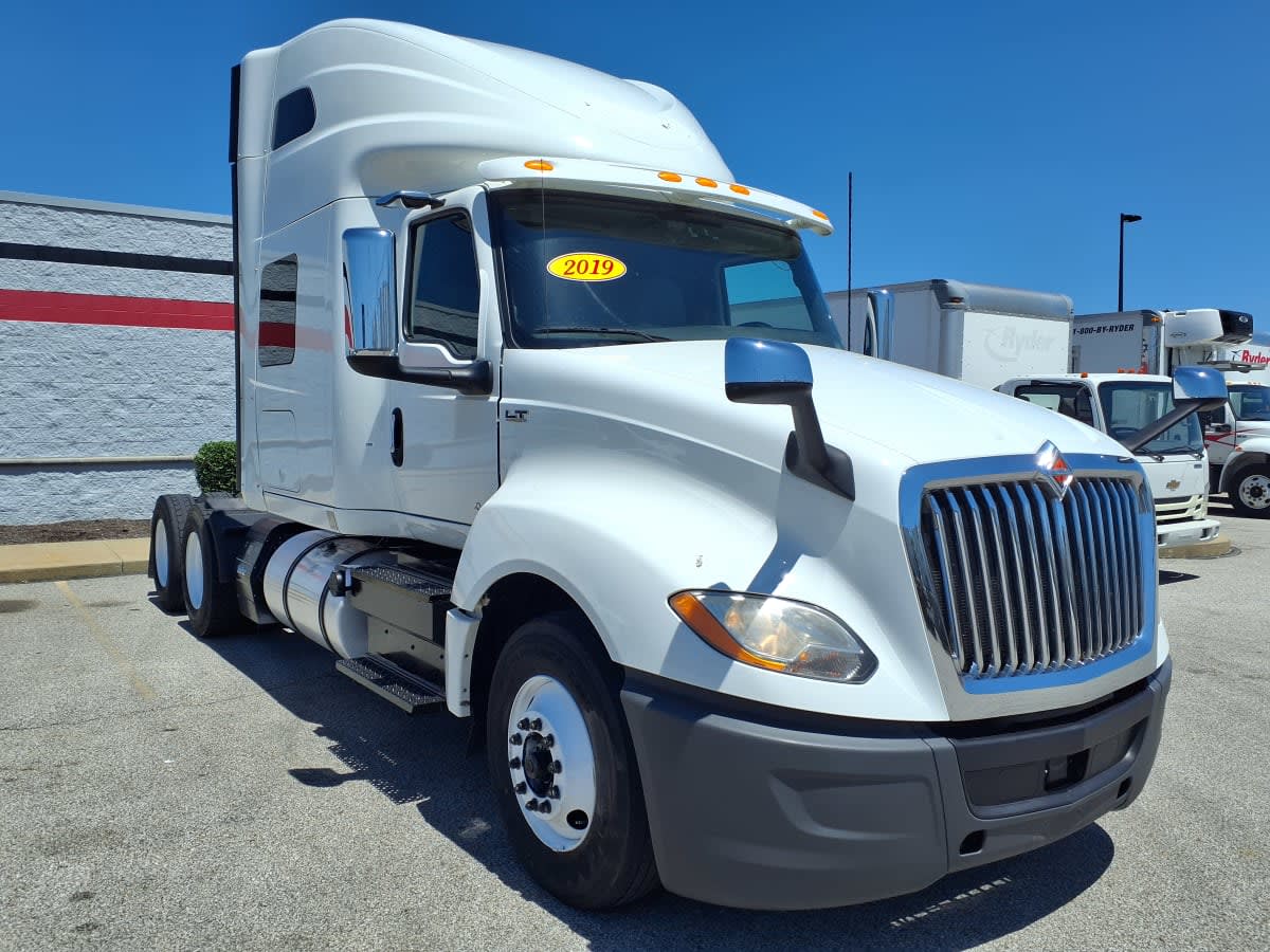 2019 International LT in Cleveland, OH — photo 3