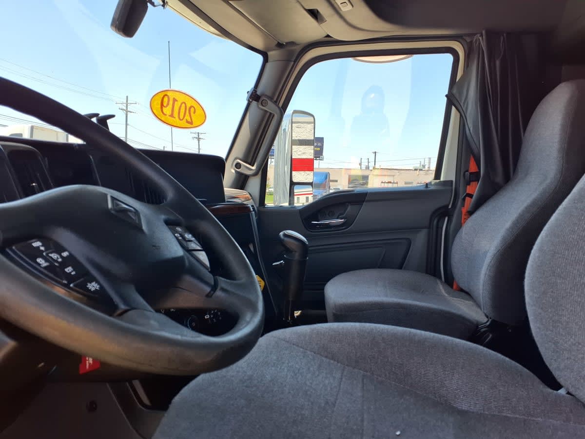 2019 International LT in Cleveland, OH — photo 7