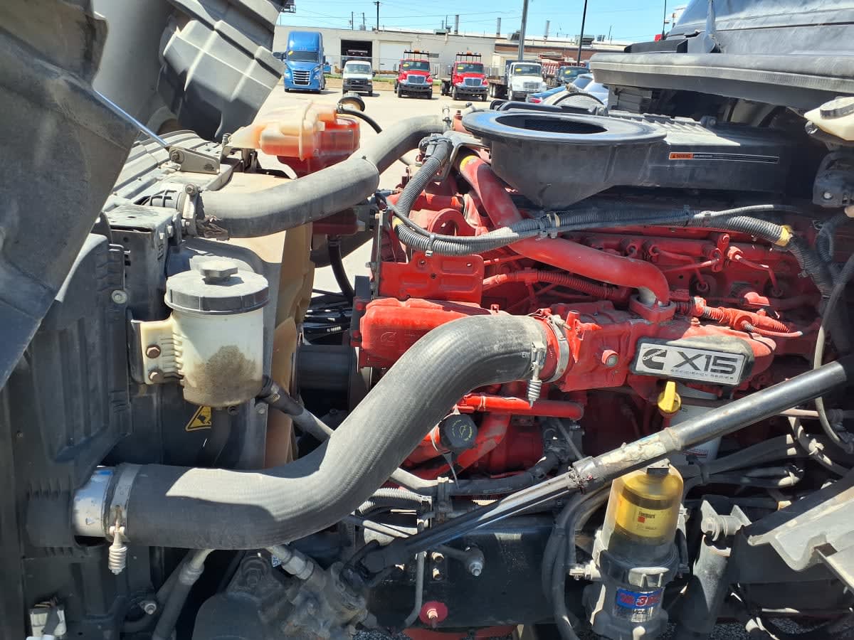 2019 International LT in Cleveland, OH — photo 9