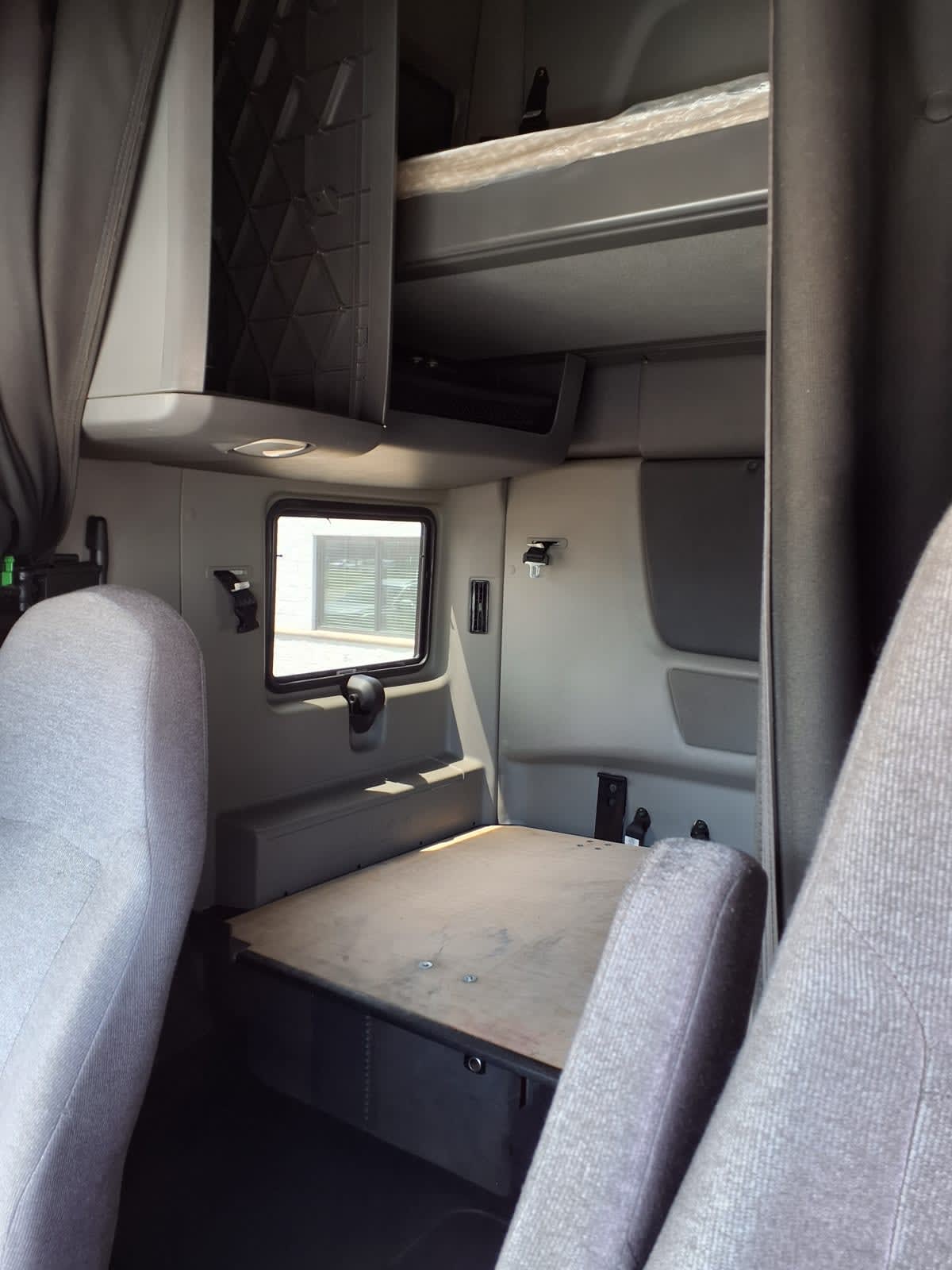 2019 International LT in Cleveland, OH — photo 8