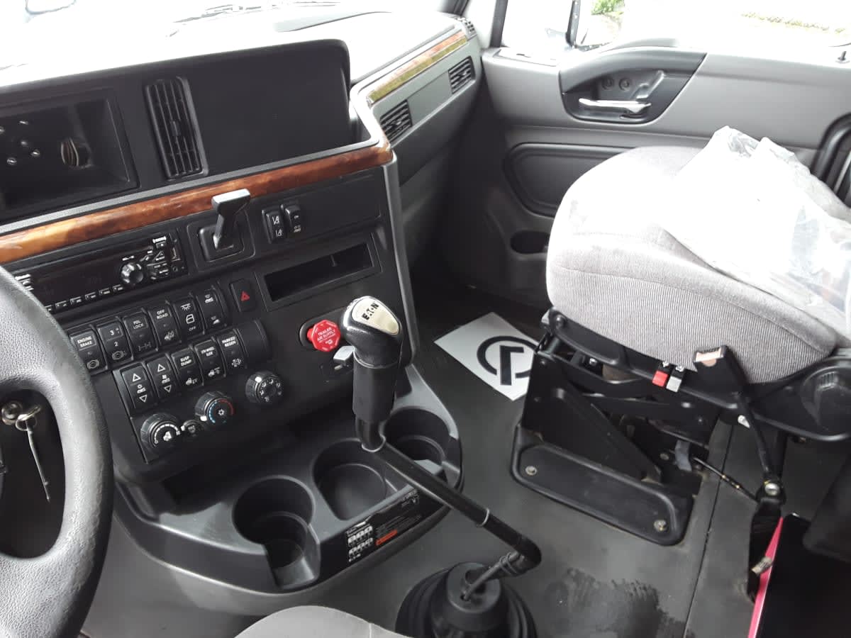 2019 International LT in Hilliard, OH — photo 7