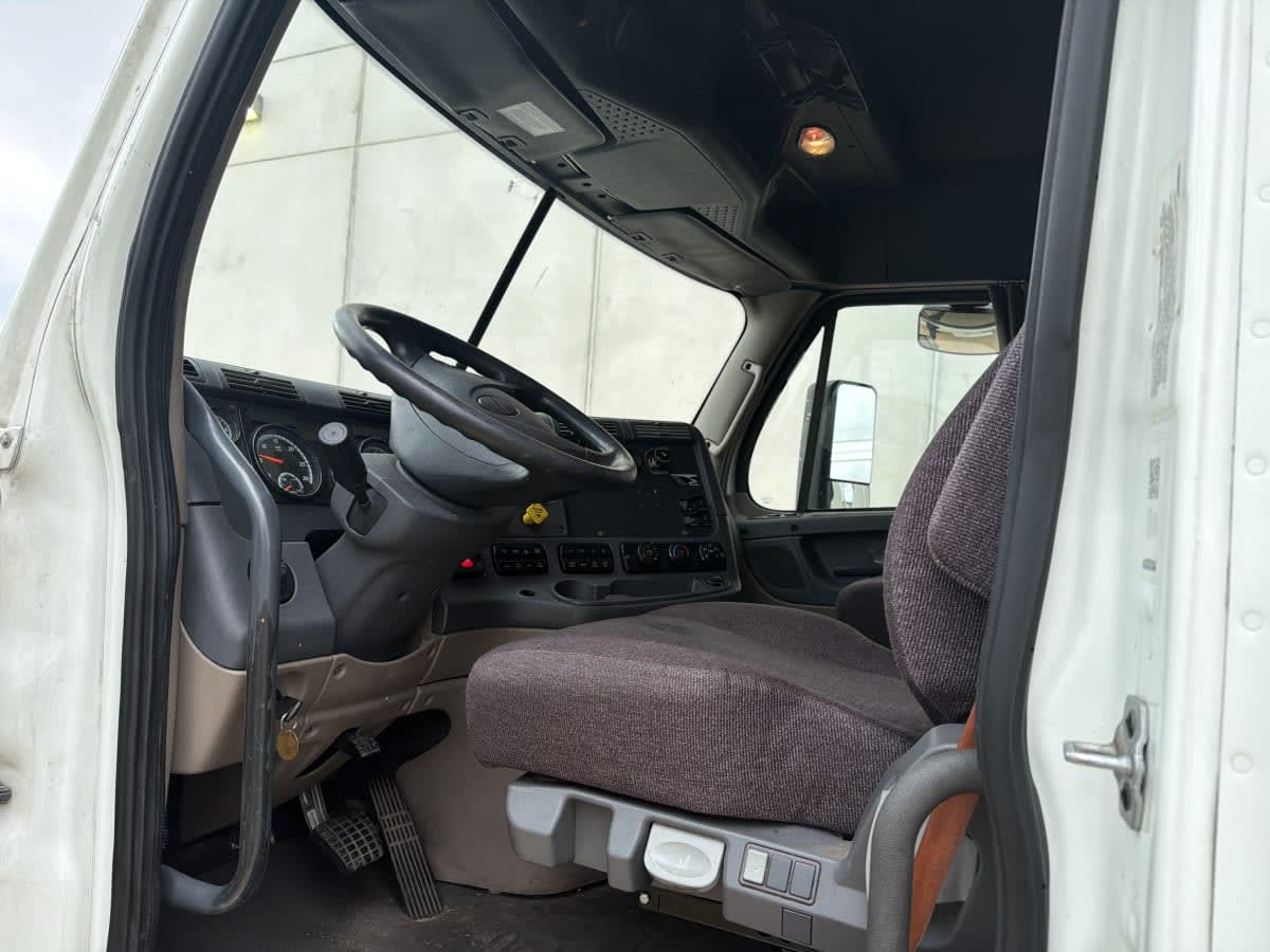 2020 Freightliner Cascadia in Oklahoma City, OK — photo 7
