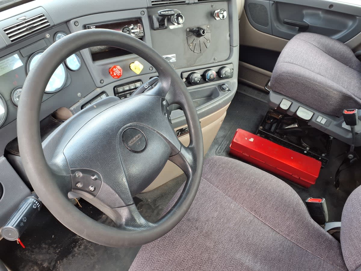 2020 Freightliner Cascadia in Warwick, RI — photo 7
