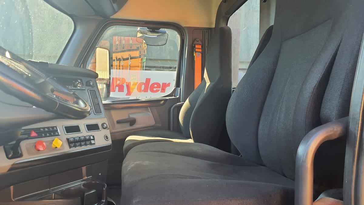 2020 Freightliner Cascadia in Springfield, MA — photo 10