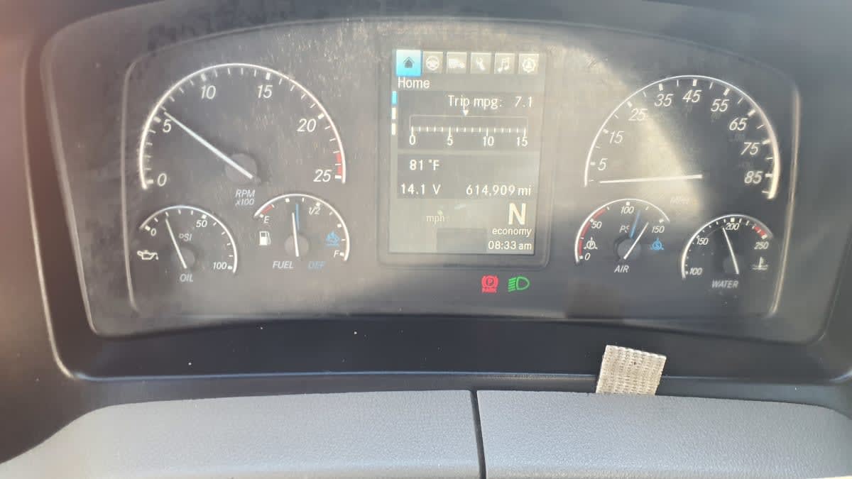 2020 Freightliner Cascadia in Springfield, MA — photo 11