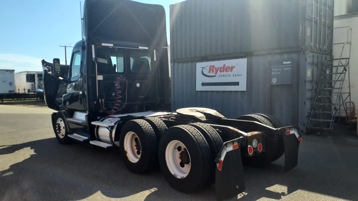 2020 Freightliner Cascadia in Springfield, MA — photo 6