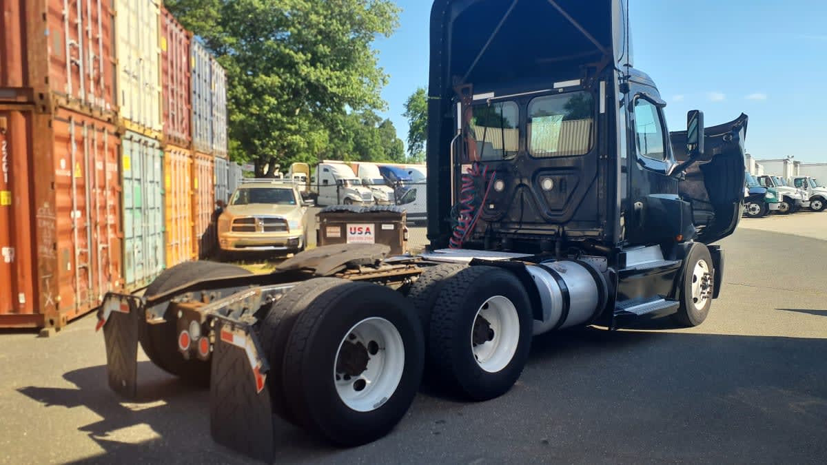 2020 Freightliner Cascadia in Springfield, MA — photo 4