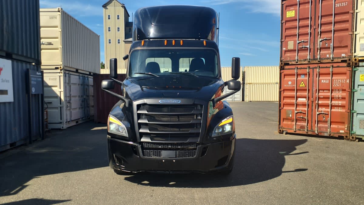 2020 Freightliner Cascadia in Springfield, MA — photo 2